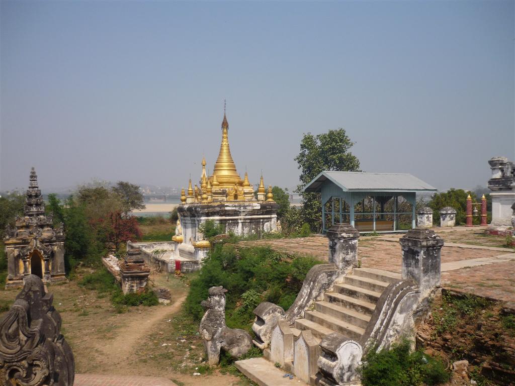 Maha Aungmye Bozan monastery side