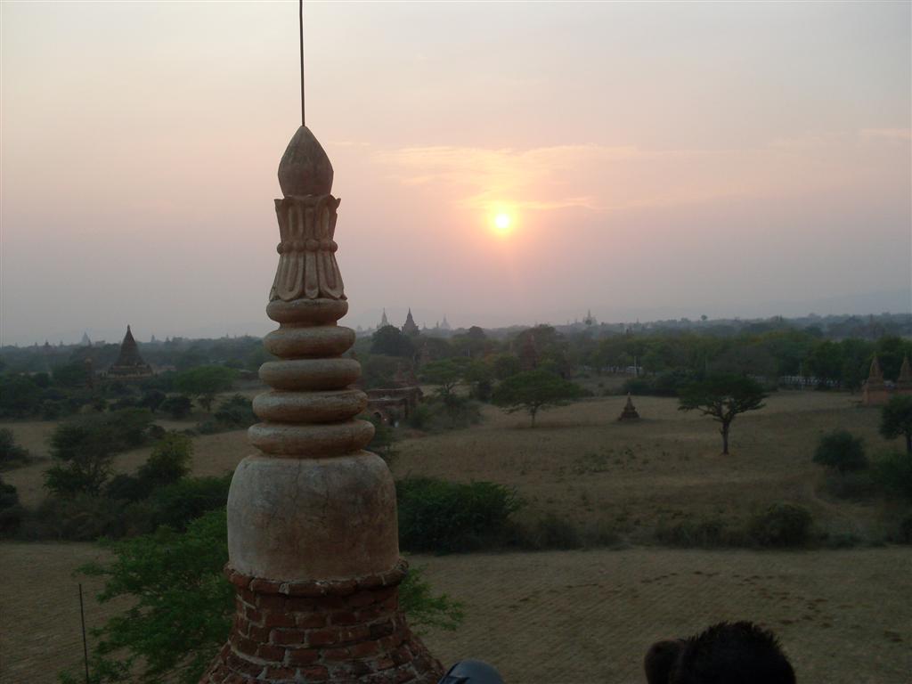 jfkoen.com sunset at bagan Myanmar 3